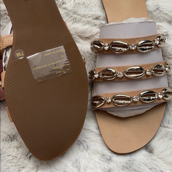 I.N.C. Cowrie Flats - Picture 3 of 5